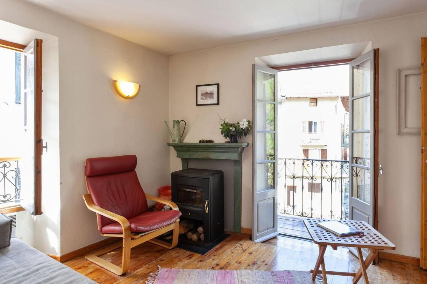 Sunny 1-Bed Apartment In Lovely Mountain Village La Brigue Exteriér fotografie
